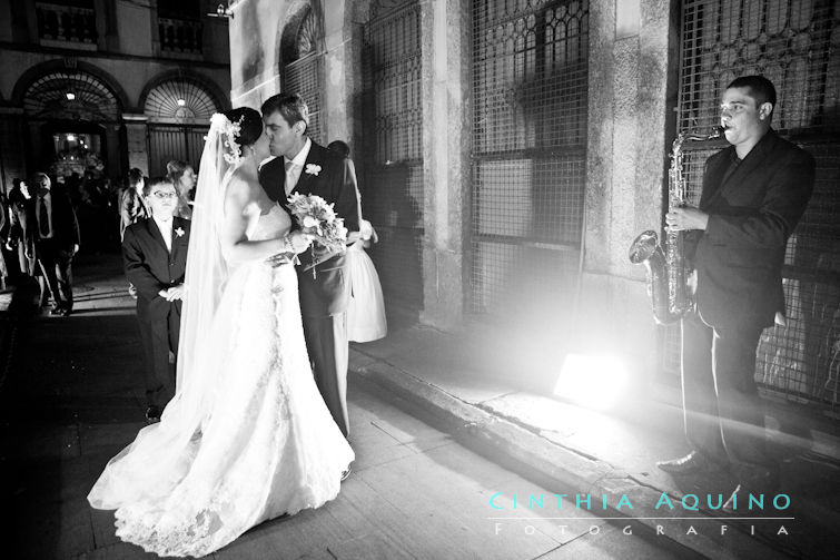 FOTOGRAFIA DE CASAMENTO RJ FOTÓGRAFA DE CASAMENTO WEDDING DAY CASAMENTO BIANCA E IVAN Les Amies Cerimonial Iluminação by Japiassu Lapa dos Mercadores Cais do Oriente Maquiagem Di Blanke e Milton Barros Di Blanke e Milton Barros Marriott Hotel J.W.Marriot Hotel Marriot Centro da Cidade FOTOGRAFIA DE CASAMENTO 