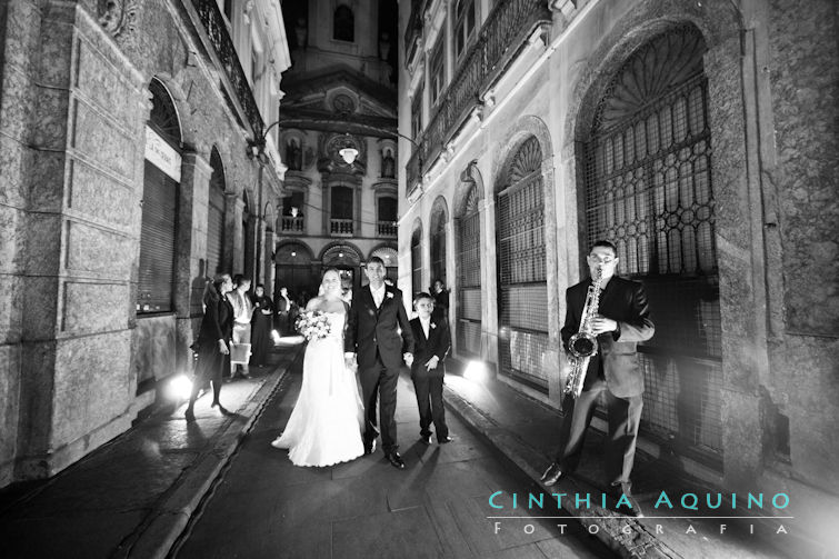 FOTOGRAFIA DE CASAMENTO RJ FOTÓGRAFA DE CASAMENTO WEDDING DAY CASAMENTO BIANCA E IVAN Les Amies Cerimonial Iluminação by Japiassu Lapa dos Mercadores Cais do Oriente Maquiagem Di Blanke e Milton Barros Di Blanke e Milton Barros Marriott Hotel J.W.Marriot Hotel Marriot Centro da Cidade FOTOGRAFIA DE CASAMENTO 